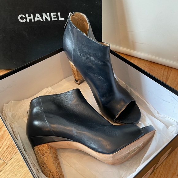 Chanel open toe bootie with cork heel - Picture 2 of 10